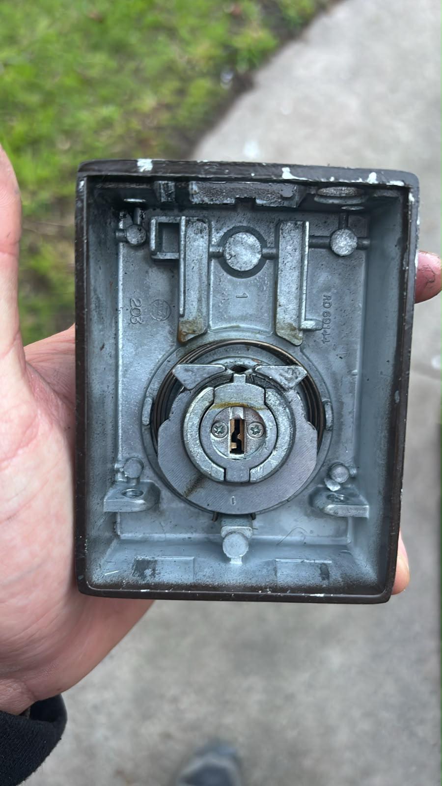 Worn rim cylinder repaired on a Parnell entry door