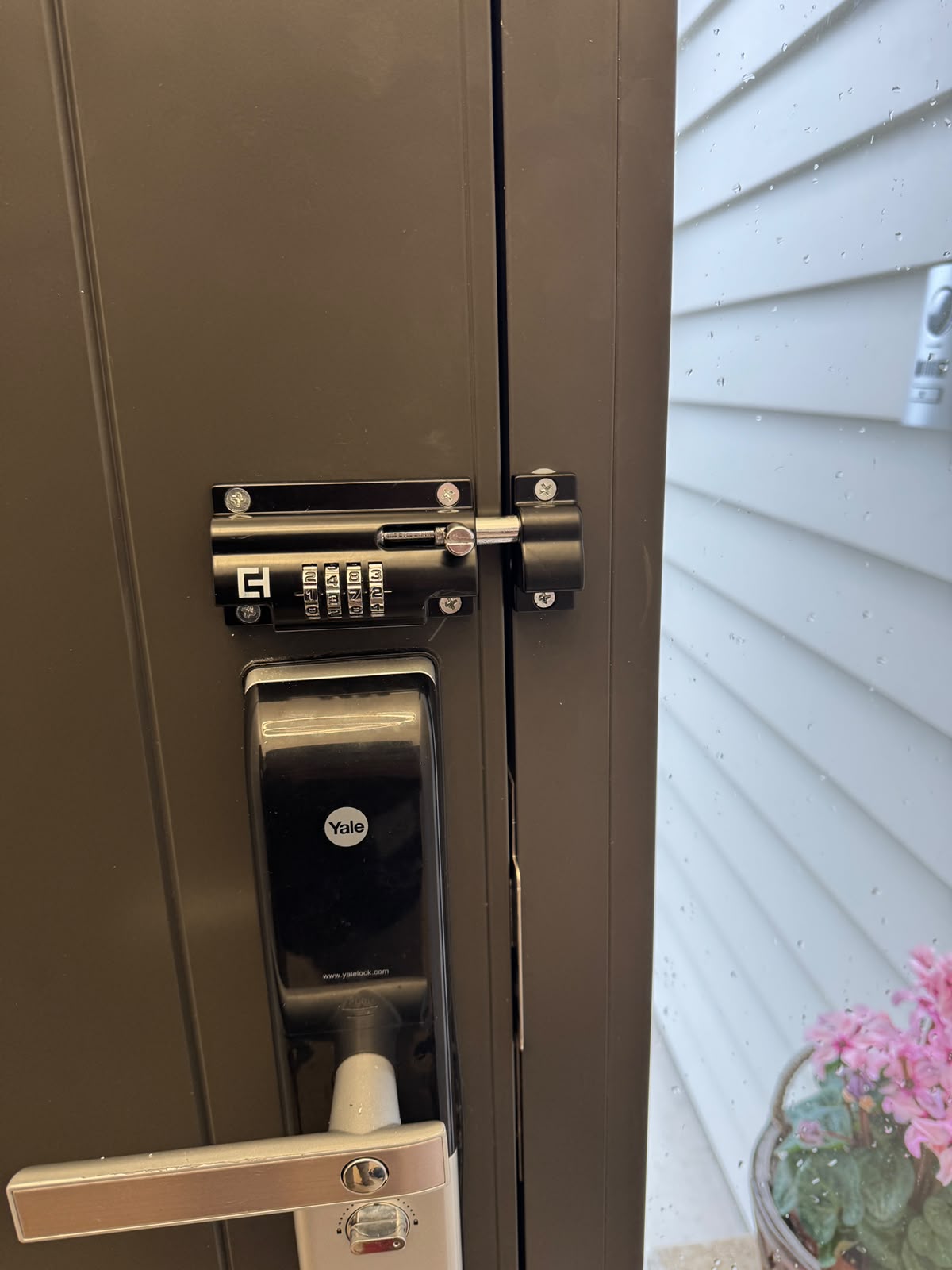 Weatherproof combination bolt for a Takapuna side access